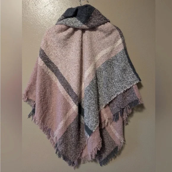 150: NWT OSFM Elegant Pink and Grey Plaid Cape - Picture 9 of 9